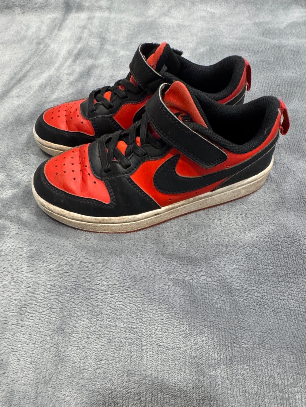 Nike Kids Red and Black Velcro Low-Top Sneakers